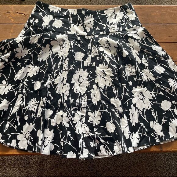 CHAPS Women Light 100% Cotton A-Line Flare Circle Skirt Black White Floral NWT - Picture 2 of 9